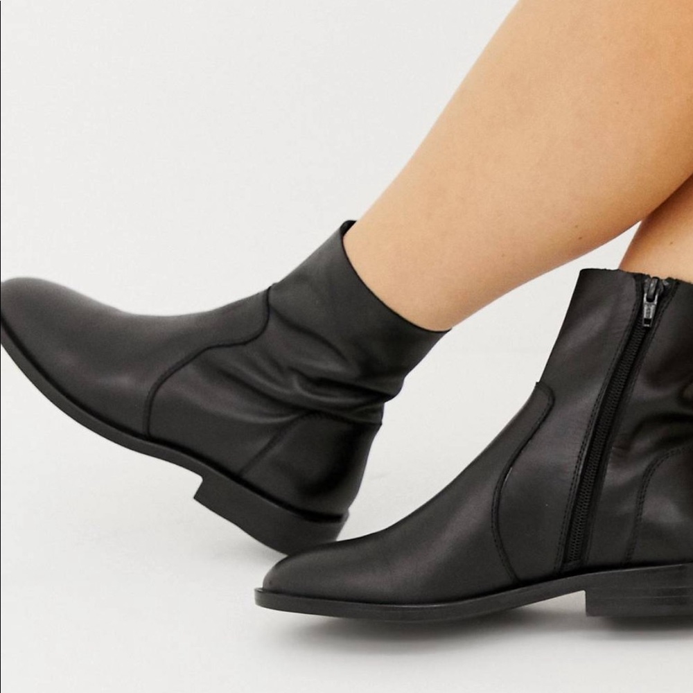 Slim Fit Leather Boots